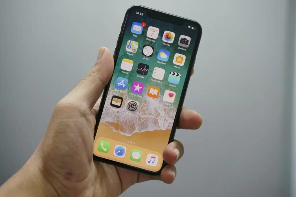 Jak skutecznie wyciszyć iPhone i pozbyć się irytujących dźwięków powiadomień