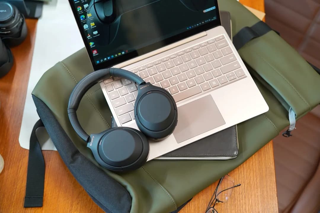 Jak podłączyć słuchawki bezprzewodowe do laptopa – proste kroki bez problemów